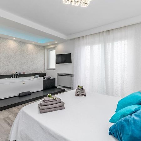 Dimora Alighieri Apartment กาโรวิญโญ ภายนอก รูปภาพ